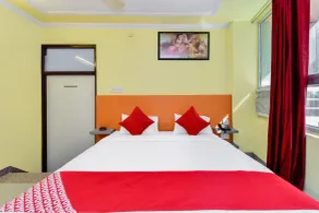 OYO 28054 Hotel Suraj Villa - Room