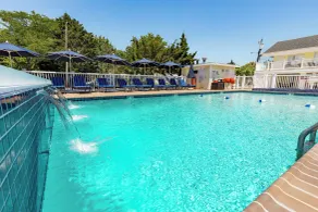 The Beach Club on Madison Avenue - Basseng