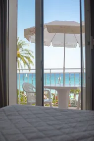 Hotel et Appartements Reine D'Azur - Vue de la chambre