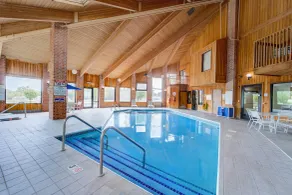 Capital O Amerihost Inn and Suites Fulton Hwy 54 MO - Piscina