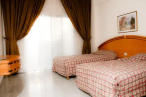 White House Apartments - Room