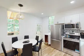 Cozy Restful Treehouse Feel Home w/ gas Grill & AC - Innvendig