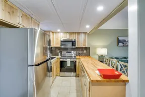 Lake & Boat Slip Access! Family Condo in Greentown - Innenbereich