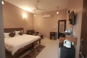 Devendragarh - A Boutique Lake Facing Guest House On Lake Fateh Sagar - Room