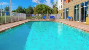 Holiday Inn Express Hotel & Suites Palm Bay by IHG - Piscina