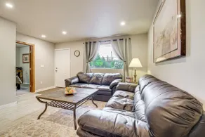 Gateway to Seattle Area! Apt Great for Commuters - Interior
