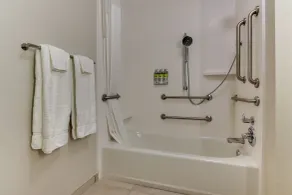 Holiday Inn Express & Suites - Nashville MetroCenter Downtown by IHG - Bathroom