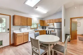 Cozy Franklin Retreat w/ Deck - 5 Mi to Downtown! - Innenbereich