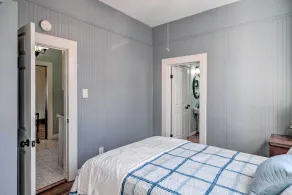 Lake Charles Cottage w/ Fireplace & Yard! - Intérieur