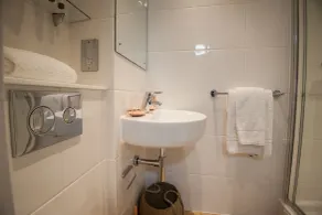 For Students Only - Collegiate Plummer House Newcastle - Bathroom