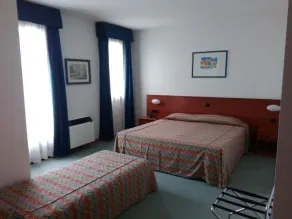Hotel Naonis  - Rum