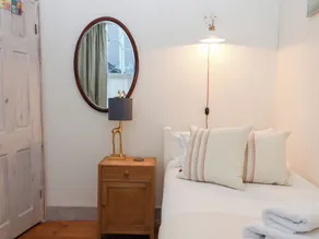 13 Above Town - Habitación