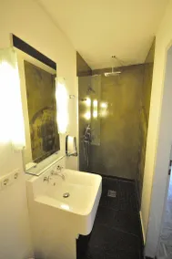 Five Elements Hostel and Capsules Frankfurt - Salle de bain