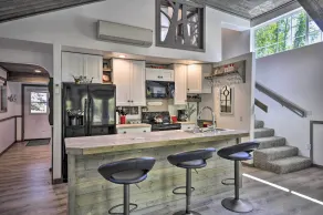 Floating Home on Columbia River w/ Provided Kayaks - Intérieur