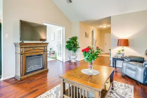 Suburban Home in Magnolia w/ Fenced Yard - Interiør