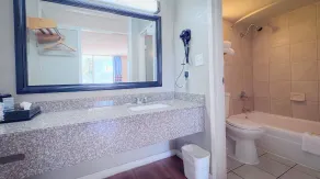 Super 8 by Wyndham Hardeeville - Savannah North - Badezimmer