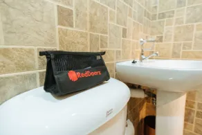 RedDoorz Plus near Osmena Highway 2 - Quarantine Hotel - Salle de bain