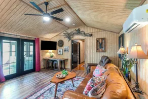 Couple's Retreat, Hunter's Home Base - Interiør