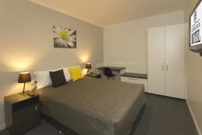 Glenmore Palms Motel - Room