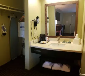 SureStay Hotel by Best Western Vallejo Napa Valley - Salle de bain