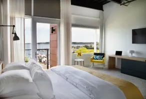 250 Main Hotel - Room