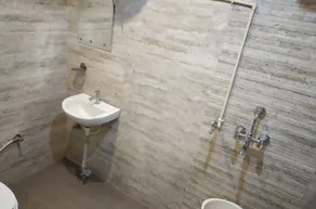 Hotel Aadesh Palace - Bathroom