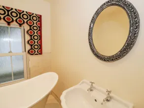 Riverside Manor - Bathroom