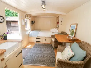 Shepherd's Hut - Quarto