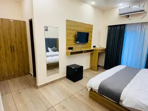 Peepal Hotel And Restaurant - Quarto