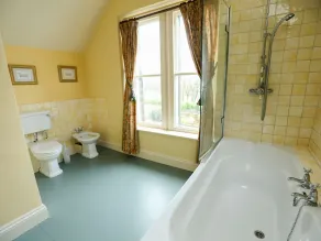 Ridge Hall - Bathroom