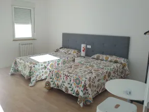 Casa Miguel & Sally, 16 km Leon, 3 km Galizien-Barcelona Autobahn, 31 Personen - Zimmer