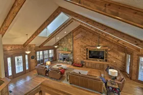 Hot Tub, Grill: Hilltop Log Cabin in Hot Springs! - Interiør