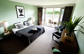 Sow and Piglets Guesthouse - Room