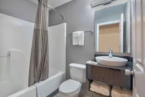 Studio 6 Extended Stay - Pascagoula, MS - Bathroom