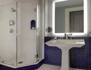 The Ashton Hotel - Bathroom