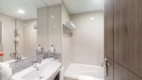 SUHA Creek, Waterfront al Jaddaf - Salle de bain