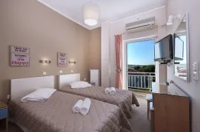 Hotel Taxiarhis - Room