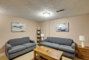 5 Mi to Downtown Davenport! Townhome w/ Patio - Interior