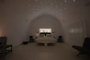 Karpimo Horizon - Caldera View with private hot tub - Room