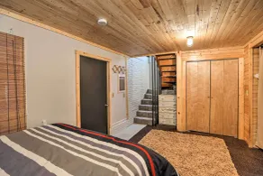 Crofton Cabin w/ Tiki Hut & Water Views! - Innvendig