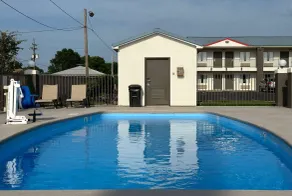 Super 8 by Wyndham Monroe - Piscine