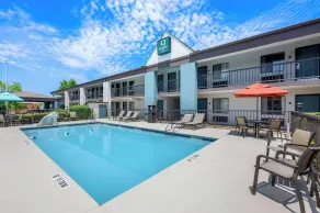 Quality Inn Pelham I-65 exit 246 - Piscine