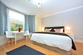 W14 Apartments - Værelse