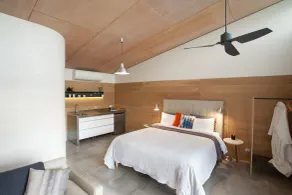 Studio 367 - Room