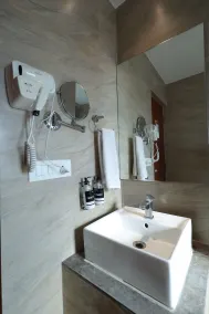 THE LATITUDE LUXURY  - Casa de banho