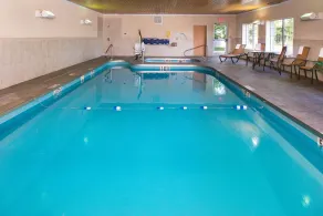 Holiday Inn Express & Suites Bucyrus by IHG - Piscine