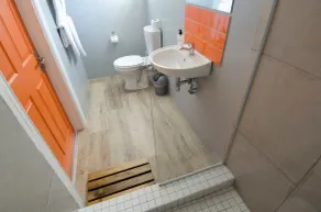 Never at Home Green Point - Bathroom
