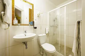 Art Hotel - Bathroom