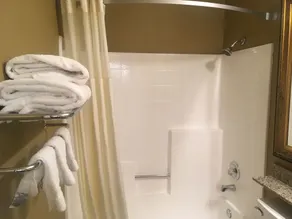 Quality Inn & Suites Westminster Seal Beach - Salle de bain