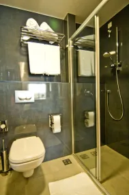 Hotel IN - Badezimmer
